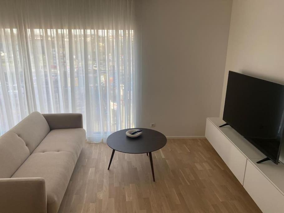 New Spacious Two Bedroom Center With Parking, Near Public Transport Luxemburg Exteriör bild