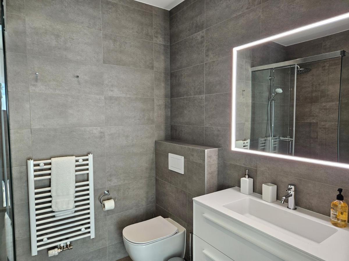 New Spacious Two Bedroom Center With Parking, Near Public Transport Luxemburg Exteriör bild