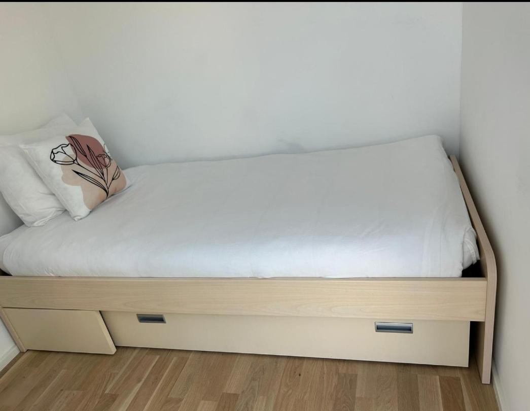 New Spacious Two Bedroom Center With Parking, Near Public Transport Luxemburg Exteriör bild